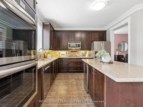 69 Bellhouse Pl, Whitby, ON - Indoor Photo Showing Kitchen With Upgraded Kitchen