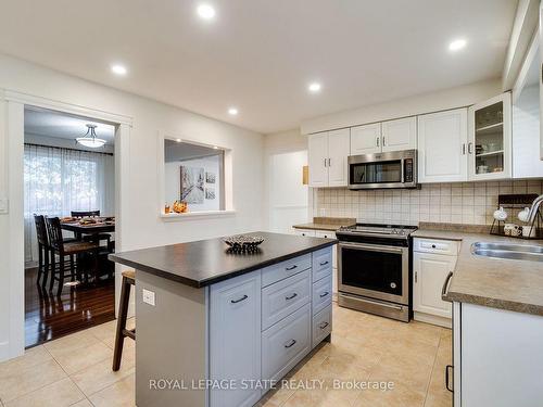 3448 Caplan Cres, Burlington, ON - Indoor Photo Showing Kitchen With Double Sink