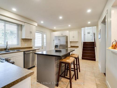 3448 Caplan Cres, Burlington, ON - Indoor Photo Showing Kitchen With Double Sink