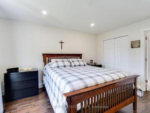 3448 Caplan Cres, Burlington, ON - Indoor Photo Showing Bedroom