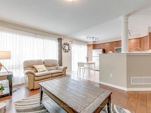 3111 Edgar Ave, Burlington, ON - Indoor Photo Showing Living Room