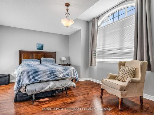 5529 Heatherleigh Ave, Mississauga, ON - Indoor Photo Showing Bedroom