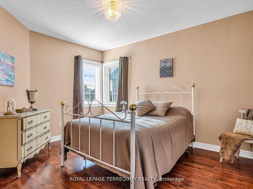 5529 Heatherleigh Ave, Mississauga, ON - Indoor Photo Showing Bedroom