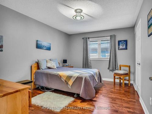 5529 Heatherleigh Ave, Mississauga, ON - Indoor Photo Showing Bedroom