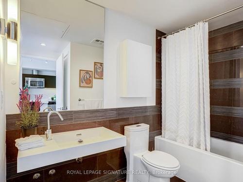 2803-390 Cherry St, Toronto, ON - Indoor Photo Showing Bathroom