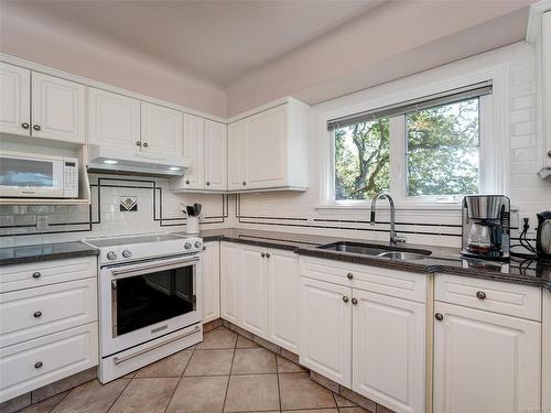 3420 Bonair Pl, Saanich, BC 