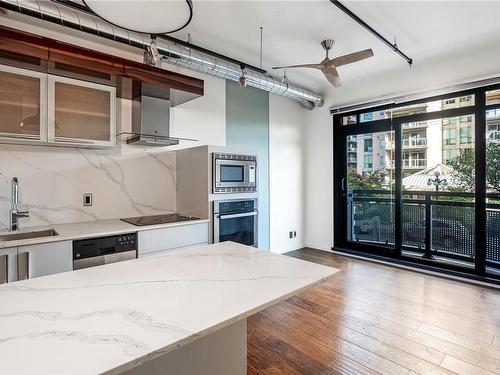 205-1029 View St, Victoria, BC - Indoor Photo Showing Kitchen