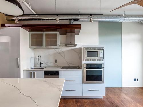 205-1029 View St, Victoria, BC - Indoor Photo Showing Kitchen