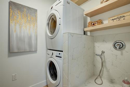 1-787 Lawson Avenue, Kelowna, BC - Indoor Photo Showing Laundry Room