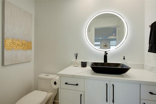 1-787 Lawson Avenue, Kelowna, BC - Indoor Photo Showing Bathroom