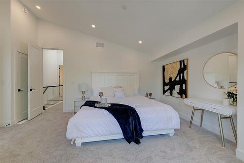 1-787 Lawson Avenue, Kelowna, BC - Indoor Photo Showing Bedroom