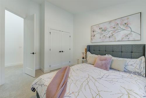 1-787 Lawson Avenue, Kelowna, BC - Indoor Photo Showing Bedroom