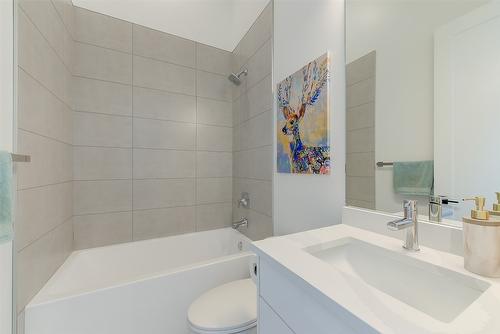 1-787 Lawson Avenue, Kelowna, BC - Indoor Photo Showing Bathroom