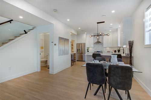 1-787 Lawson Avenue, Kelowna, BC - Indoor Photo Showing Dining Room