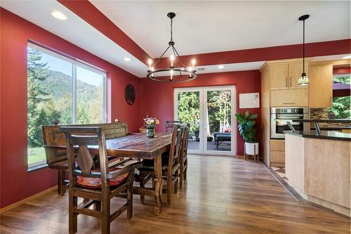 1534 Recline Ridge Road, Tappen, BC - Indoor Photo Showing Dining Room