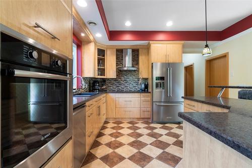 1534 Recline Ridge Road, Tappen, BC - Indoor Photo Showing Kitchen