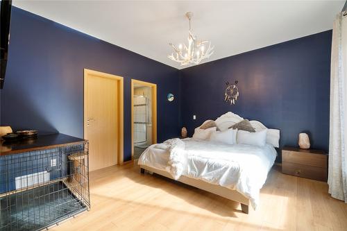 1534 Recline Ridge Road, Tappen, BC - Indoor Photo Showing Bedroom