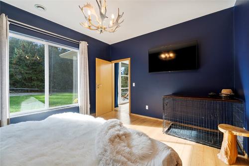 1534 Recline Ridge Road, Tappen, BC - Indoor Photo Showing Bedroom