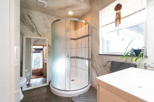 1534 Recline Ridge Road, Tappen, BC - Indoor Photo Showing Bathroom