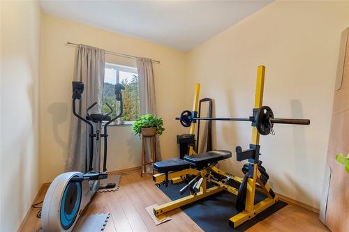 1534 Recline Ridge Road, Tappen, BC - Indoor Photo Showing Gym Room