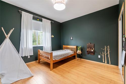 1534 Recline Ridge Road, Tappen, BC - Indoor Photo Showing Bedroom