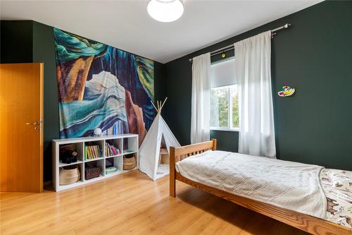 1534 Recline Ridge Road, Tappen, BC - Indoor Photo Showing Bedroom