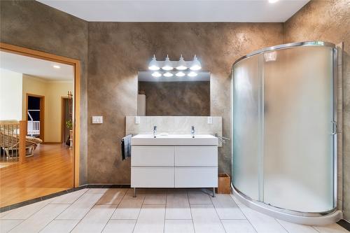 1534 Recline Ridge Road, Tappen, BC - Indoor Photo Showing Bathroom