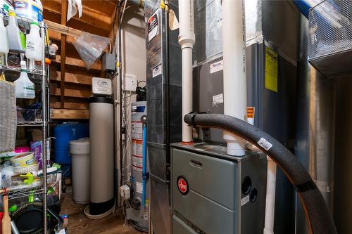 1534 Recline Ridge Road, Tappen, BC - Indoor Photo Showing Basement