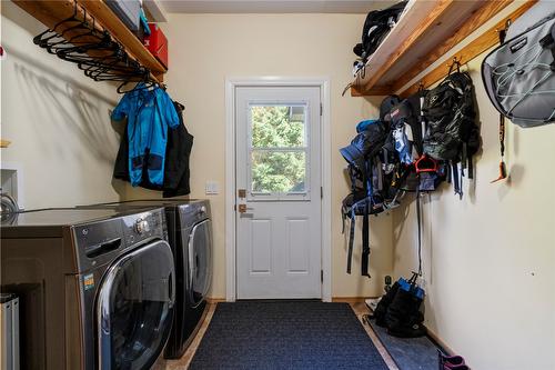 1534 Recline Ridge Road, Tappen, BC - Indoor Photo Showing Laundry Room