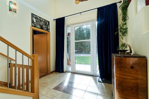 1534 Recline Ridge Road, Tappen, BC - Indoor Photo Showing Other Room