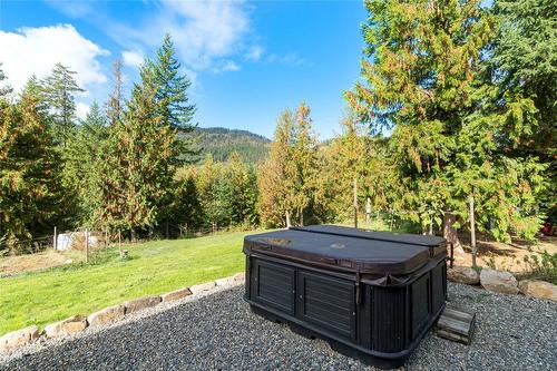 1534 Recline Ridge Road, Tappen, BC - Outdoor