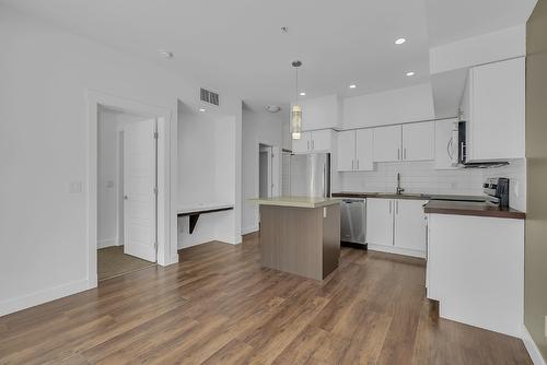 210-975 Academy Way, Kelowna, BC - Indoor Photo Showing Kitchen With Upgraded Kitchen