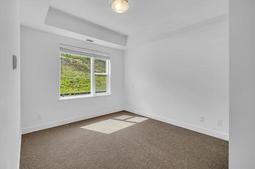 210-975 Academy Way, Kelowna, BC - Indoor Photo Showing Other Room