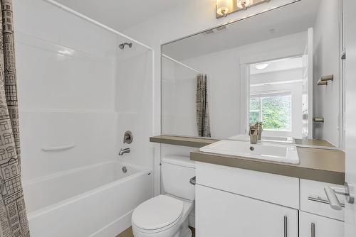 210-975 Academy Way, Kelowna, BC - Indoor Photo Showing Bathroom