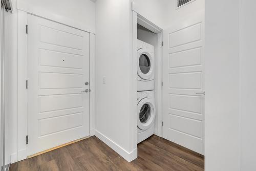 210-975 Academy Way, Kelowna, BC - Indoor Photo Showing Laundry Room