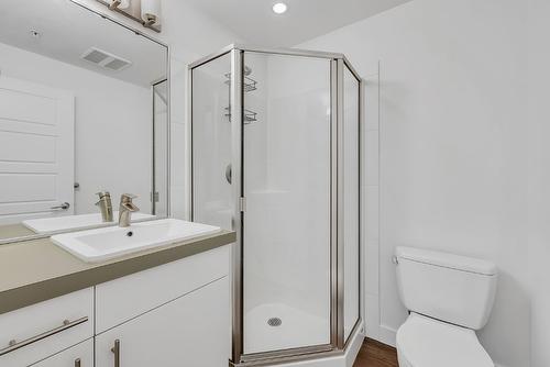 210-975 Academy Way, Kelowna, BC - Indoor Photo Showing Bathroom