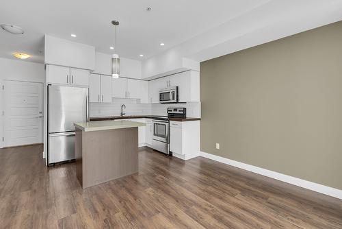 210-975 Academy Way, Kelowna, BC - Indoor Photo Showing Kitchen With Stainless Steel Kitchen With Upgraded Kitchen