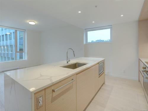 405-550 Michigan St, Victoria, BC - Indoor Photo Showing Kitchen