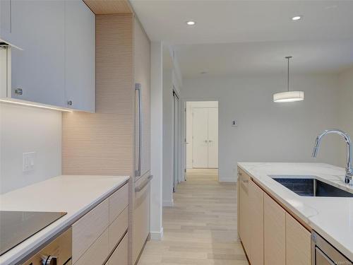 405-550 Michigan St, Victoria, BC - Indoor Photo Showing Kitchen