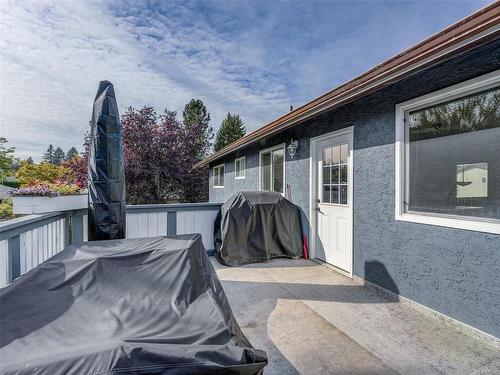 1927 Cultra Ave, Central Saanich, BC 