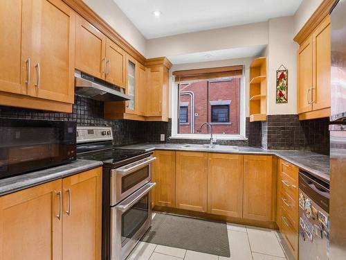 Cuisine - 1-1280 Boul. Laird, Mont-Royal, QC - Indoor Photo Showing Kitchen With Double Sink