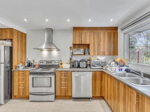 Cuisine - 643  - 647 43E Avenue, Montréal (Lasalle), QC - Indoor Photo Showing Kitchen With Double Sink