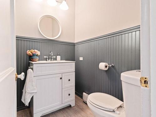 Powder room - 3852 Av. Marlowe, Montréal (Côte-Des-Neiges/Notre-Dame-De-Grâce), QC - Indoor Photo Showing Bathroom