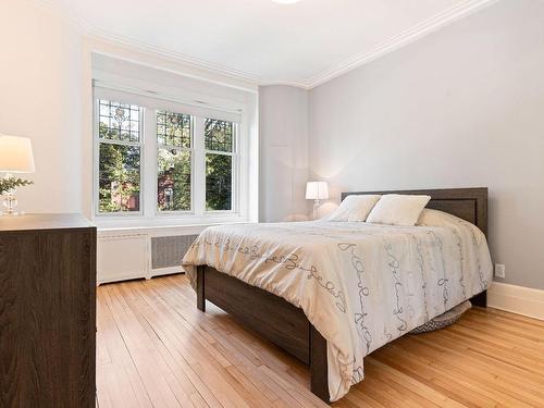 Master bedroom - 3852 Av. Marlowe, Montréal (Côte-Des-Neiges/Notre-Dame-De-Grâce), QC - Indoor Photo Showing Bedroom