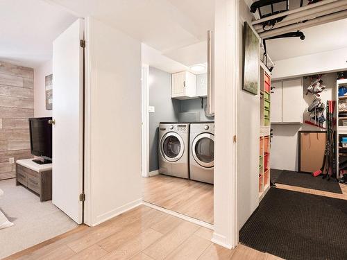 Salle de lavage - 3852 Av. Marlowe, Montréal (Côte-Des-Neiges/Notre-Dame-De-Grâce), QC - Indoor Photo Showing Laundry Room