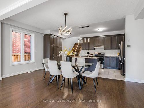 386 Chouinard Way, Aurora, ON - Indoor Photo Showing Dining Room