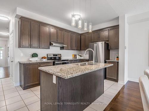 386 Chouinard Way, Aurora, ON - Indoor Photo Showing Kitchen With Stainless Steel Kitchen With Double Sink With Upgraded Kitchen