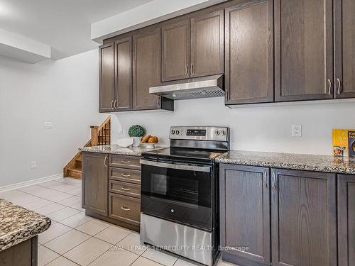 386 Chouinard Way, Aurora, ON - Indoor Photo Showing Kitchen