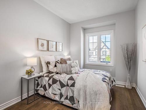 386 Chouinard Way, Aurora, ON - Indoor Photo Showing Bedroom