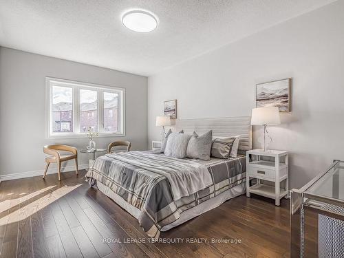 386 Chouinard Way, Aurora, ON - Indoor Photo Showing Bedroom